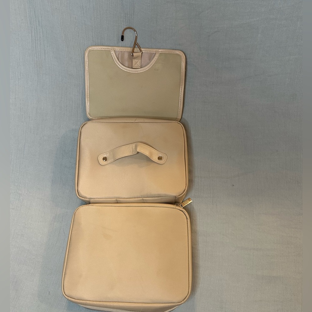 The Hanging Cosmetic Case - Picture 10 of 10